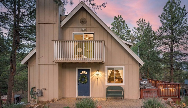 Southwest Mountain Getaway w/Hot Tub & Game room, Pet-friendly