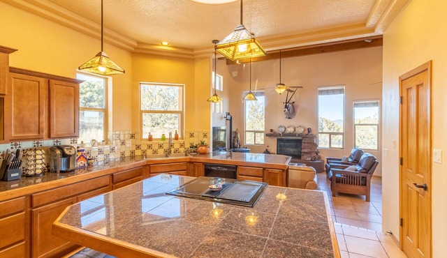 Southwest mountain villa - Peaceful and quiet. No smokers.