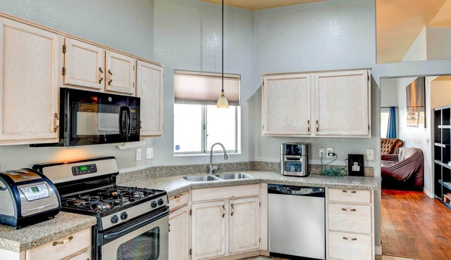 Southwest Ranch House - 12 Mi to Vegas Strip