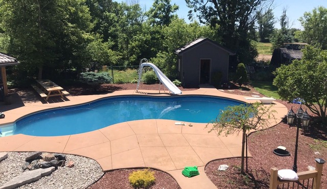 SOUTHWEST SUBURB PARADISE