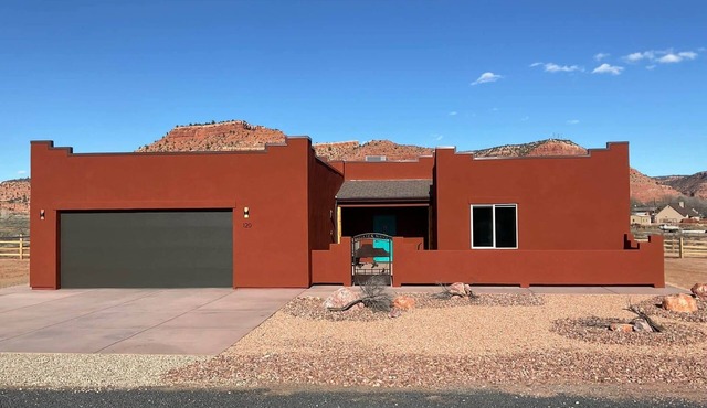 Southwest Villa in Kanab, Utah near Zion, Bryce, the Grand Canyon andmore! Priva