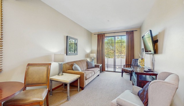 Southwestern charm with a pool & private patio - near shopping