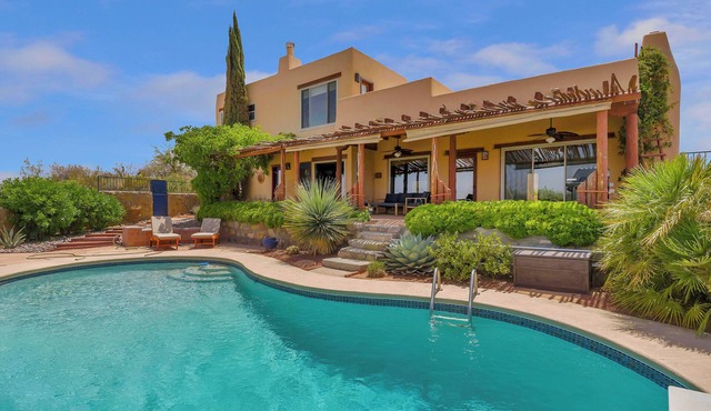 Southwestern Hilltop Retreat + Pool