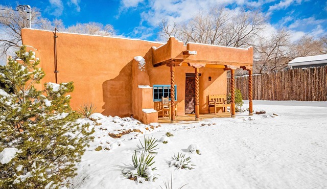 Southwestern home with cozy fireplaces, grill & washer/dryer - near Taos Plaza