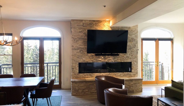 Southwestern-Style Spacious 4-Bedroom Condo With Amenities