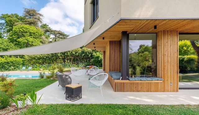 Souvenirs, architect's house with pool and garden