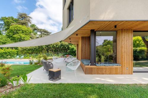 Souvenirs architect's house with pool and garden