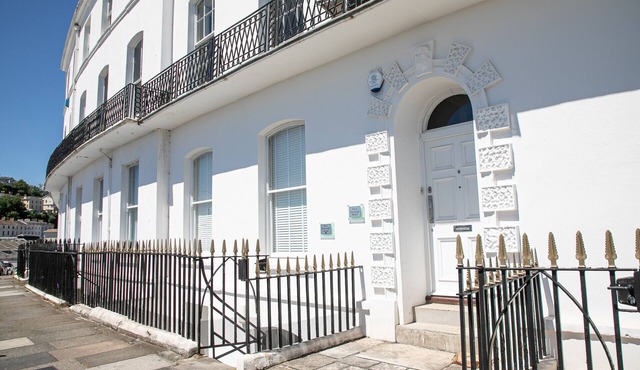 Sovereign House – Stylish Georgian Apartment Above Torquay Harbour