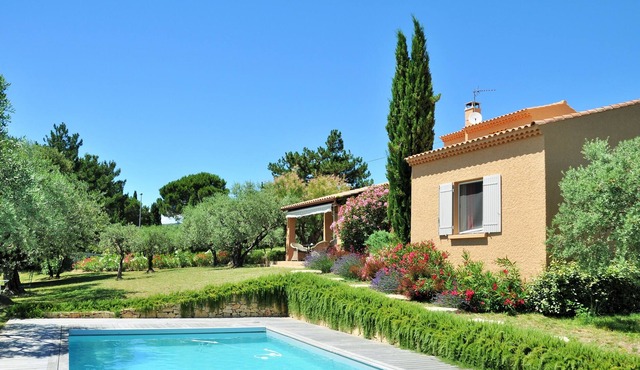 SOVEREIGN provencal villa in olive trees, heated pool, foot of Mont Ventoux,