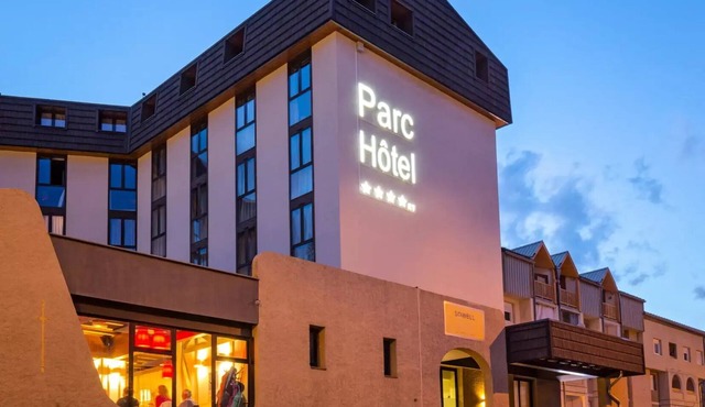 SOWELL HOTELS Le Parc & SPA* - Superior Double Room with Armchair Bed