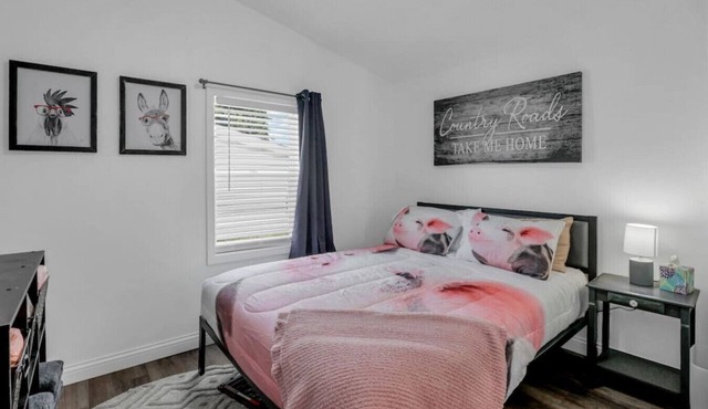 Sows on Sixth: Walking Distance to Buckeye lake Marina