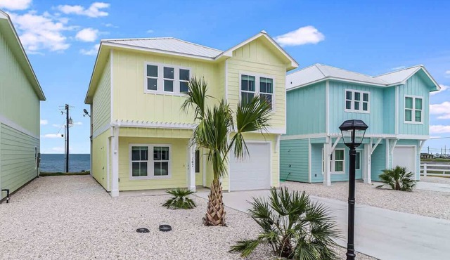SP167 Set Sail Waterfront House: Pool, Hot Tub & Fishing!