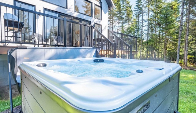 Spa and Pool Table | Chalet Ayoka