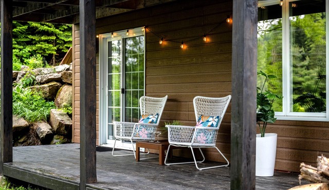 Spa + bubbly + privacy in the woods, near the city