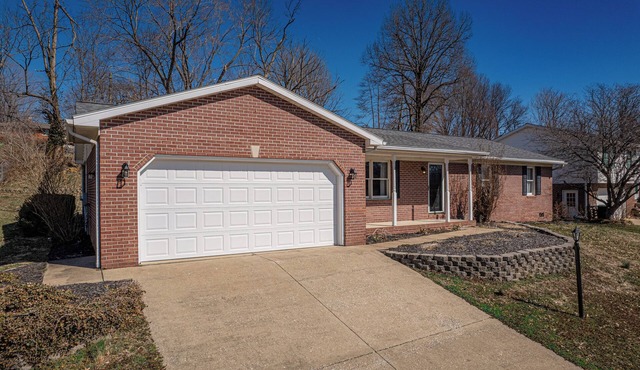 Spa feel 3-bedroom 2 bath single story house weekly/monthly discounts