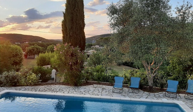 Spacious family-run Roses gîte, calm, disconnection, Cèze valley near Ardèche