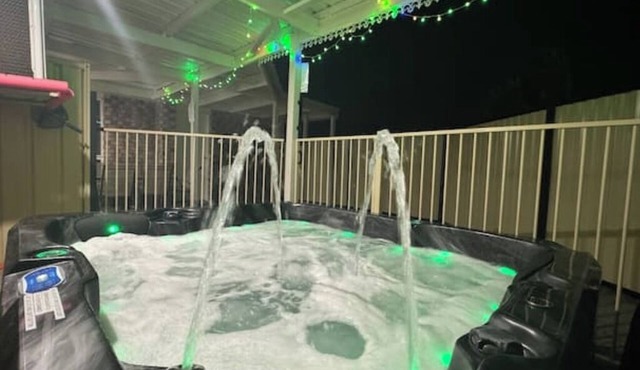 SPA House ,4 BDR, 5 beds,Master with A/C