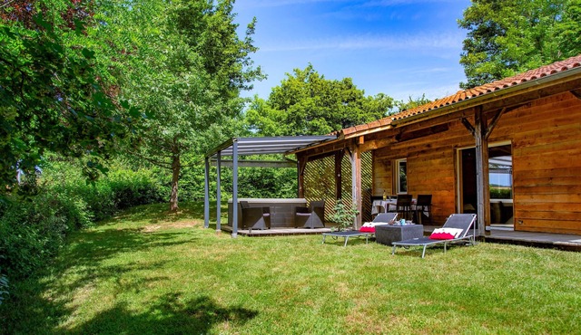 Spa JACUZZI privatif- Piscine en été - Clim - Chalet Cèdre - Gers - Occitanie