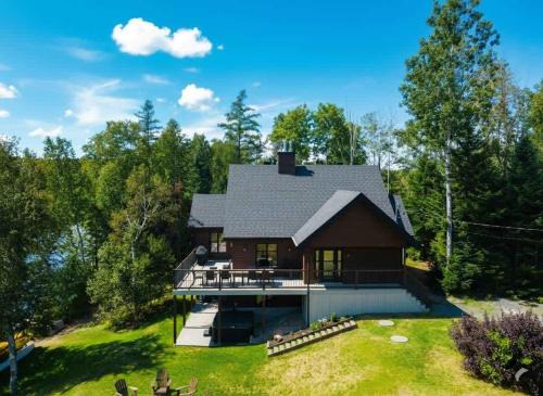Spa & Lake Mailloux Waterfront - Le Rassembleur