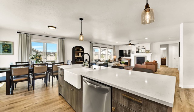 Spa Nights Game Room Fun Luxe 5BR Sleeps 17