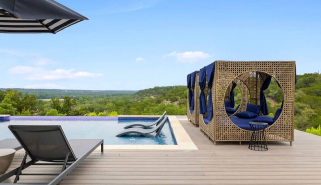 Spa/Pool, GameBarn, Pickleball, FirePit, Big Views