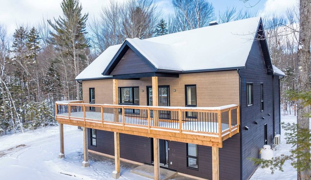 Spa, Pool Table & Comfort | Chalet le Barista