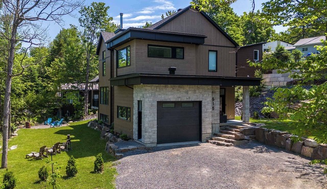 Spa, Pool table, Lake access | Le 515 Beaulac