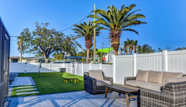 Spa+Pool+Yard Games+2 Master+Upscale Area+Spacious