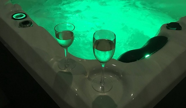 Spa Retreat on Oxley,breakfast,pool,wifi, fire pit