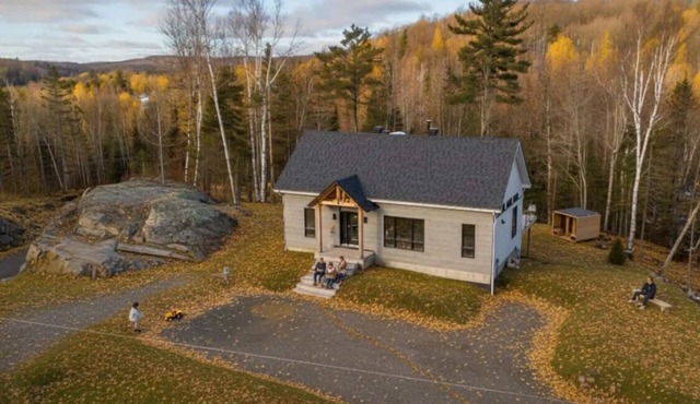 Spa & Sauna, Pool Table & Game Room - Le Perche