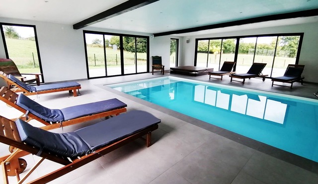 Spa villa in the countryside with indoor pool and jacuzzi