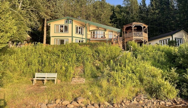 Spa & Waterfront | Chalet le Colibri
