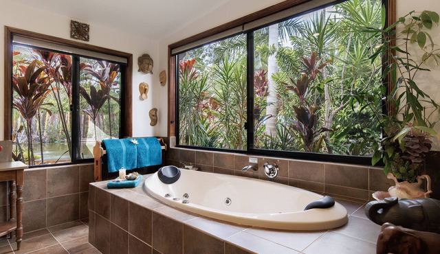 Spa with beautiful view, cozy fireplace - Beach 10 km - Eumundi Markets 6 km