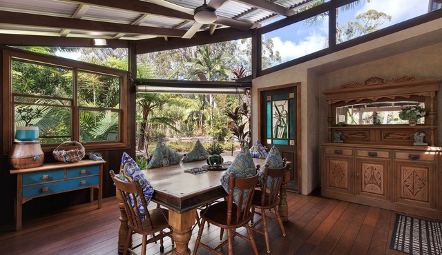 Spa with tropical garden view, cozy fireplace - Beach 10km - Eumundi Markets 6km