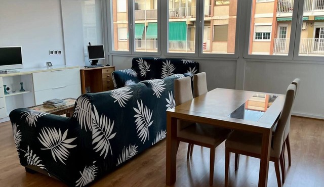 Spacious Apartment close to FIRA and Downtown