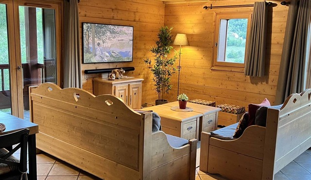 Spacious apartment for 10 with pool, spa, and parking in Saint-Martin-de-Belleville