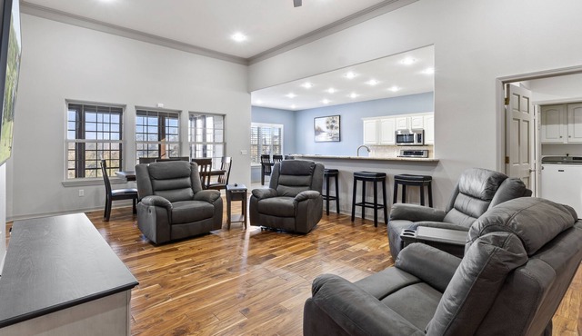Space and Comfort Abounds in this 6 Bedroom Luxury condo at Stonebridge!!