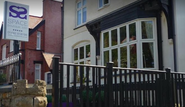 Space Boutique B&B - with Free private car park