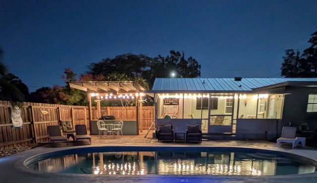 Space Coast Pool Haven - King Bed - Beaches Nearby