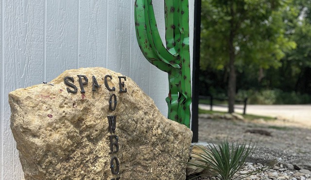 SPACE COWBOY cabin/studio