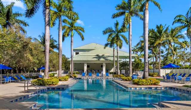 Space for everyone! 3 Bed/4 Bath Villa 2070 sq ft