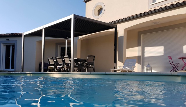 Space, modern comfort, relaxed lifestyle, swimming pool, pétanque court