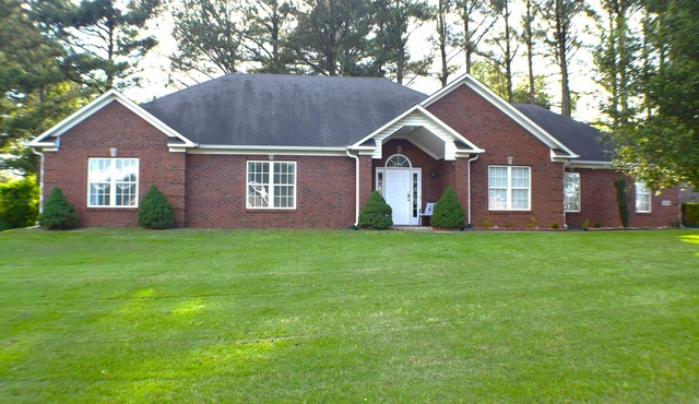 Space Oddity: Close & Accessible!/Fiber Internet/EV Charger!