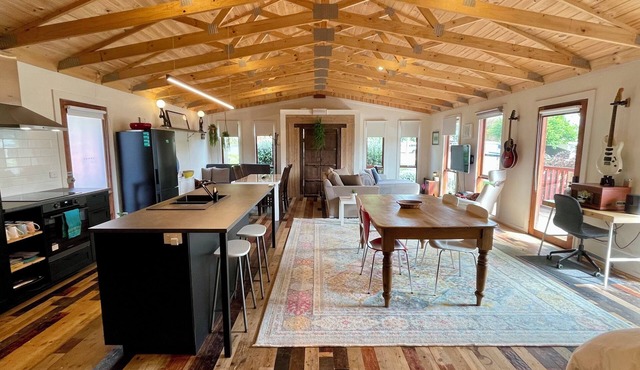 Space On The Hill - Relax in Loch Village