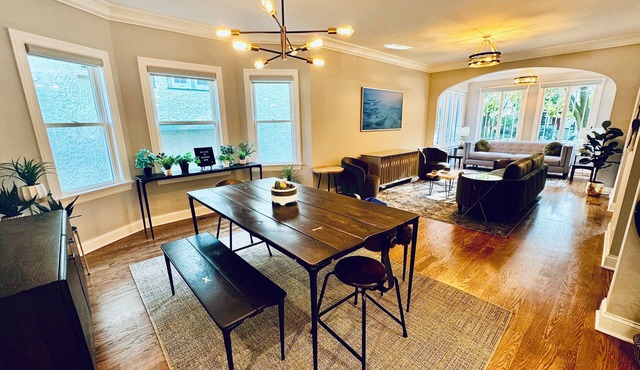 Space&style New rehab, first flr + bsmt of duplex, driveway prkng, walk to train