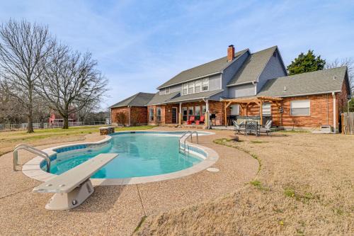 Space to Gather! Sherman Estate w/Pool & Hot Tub