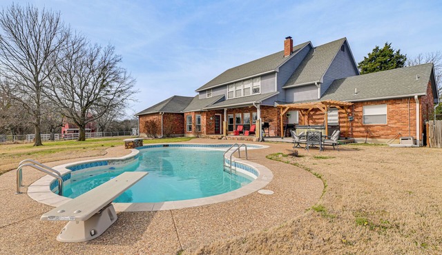 Space to Gather! Sherman Estate w/Pool & Hot Tub