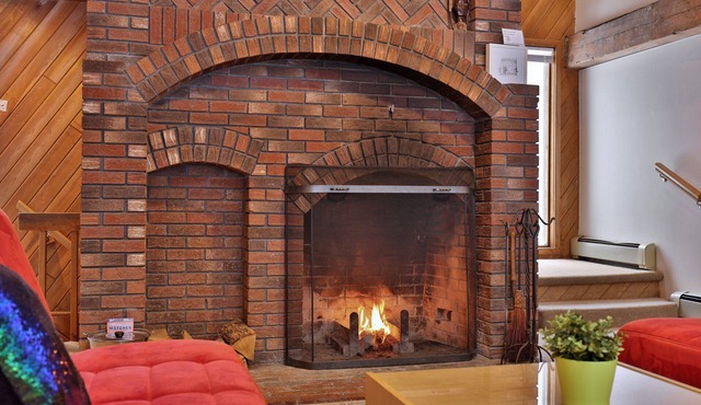 Spaceship Chalet Killington: Your Groovy Ski Home, Close to the slopes, bars and restaurants