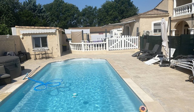 Spacieuse et Luxueuse Villa Avec Grande Piscine et spa