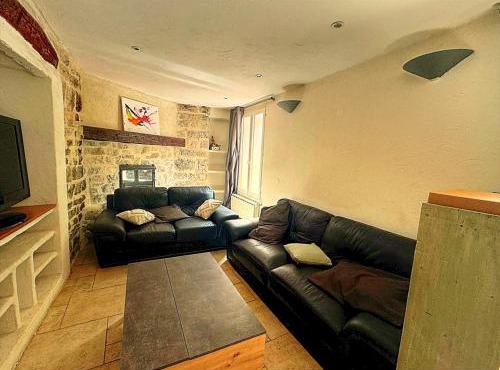 Spacieuse maison de village, centre de Lorgues